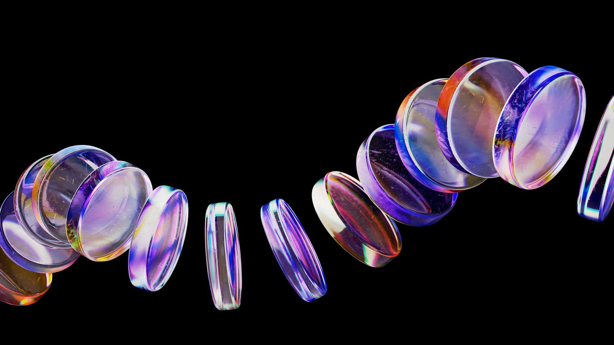 Discos de vidro translúcido com reflexos roxos e azuis flutuando em arco sobre fundo preto